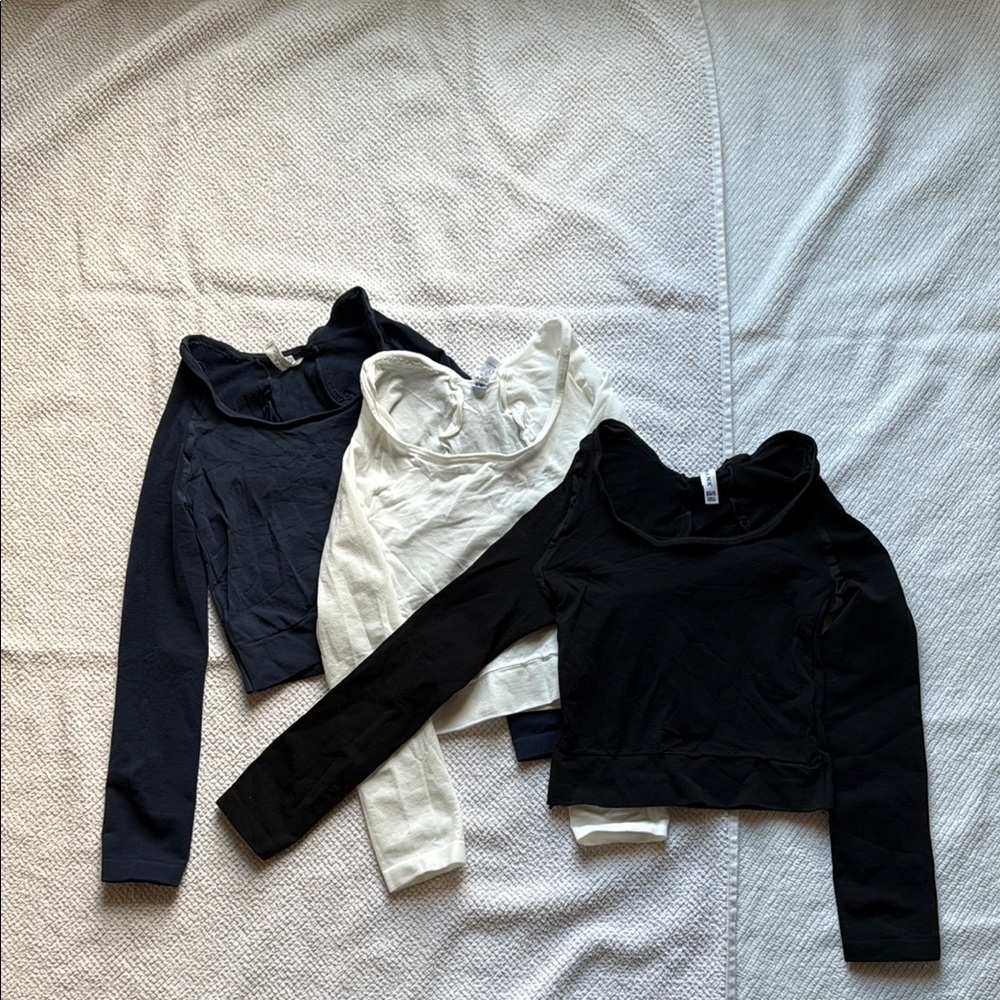 Spanx Long Sleeve Crop Tops. Black, blue and white